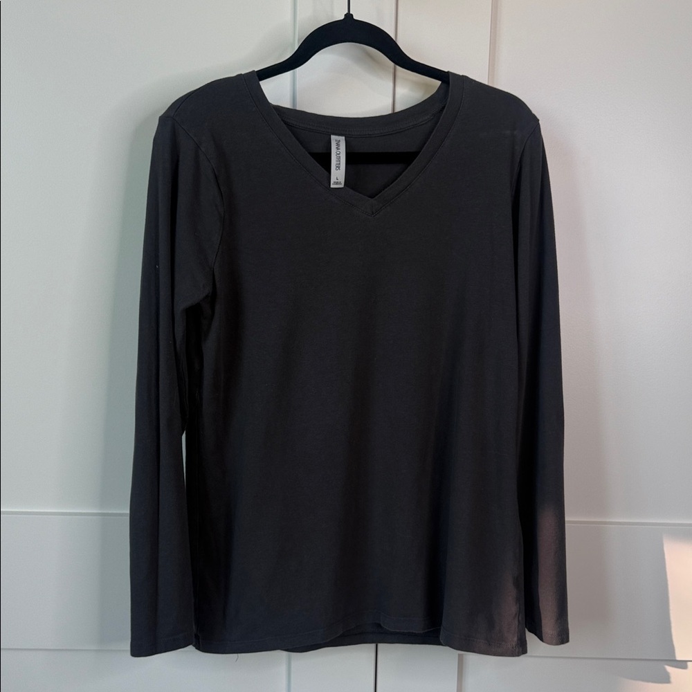 Zenana Outfitters Gray V-Neck Top